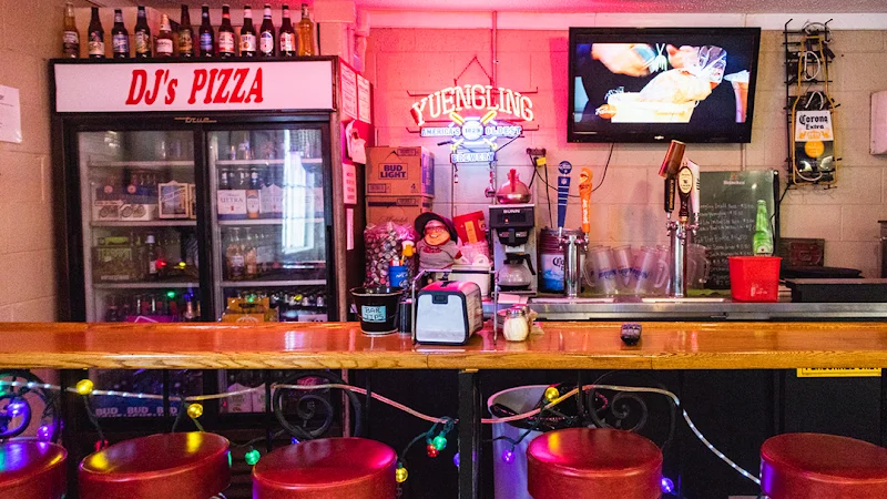 DJ's Pizza