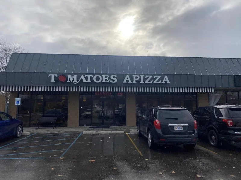 Tomatoes APizza (14 Mile Rd)